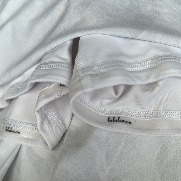 Lululemon Jasmine White Gray Print Golf Tennis Pickleball Skort size 10 - Picture 6 of 6